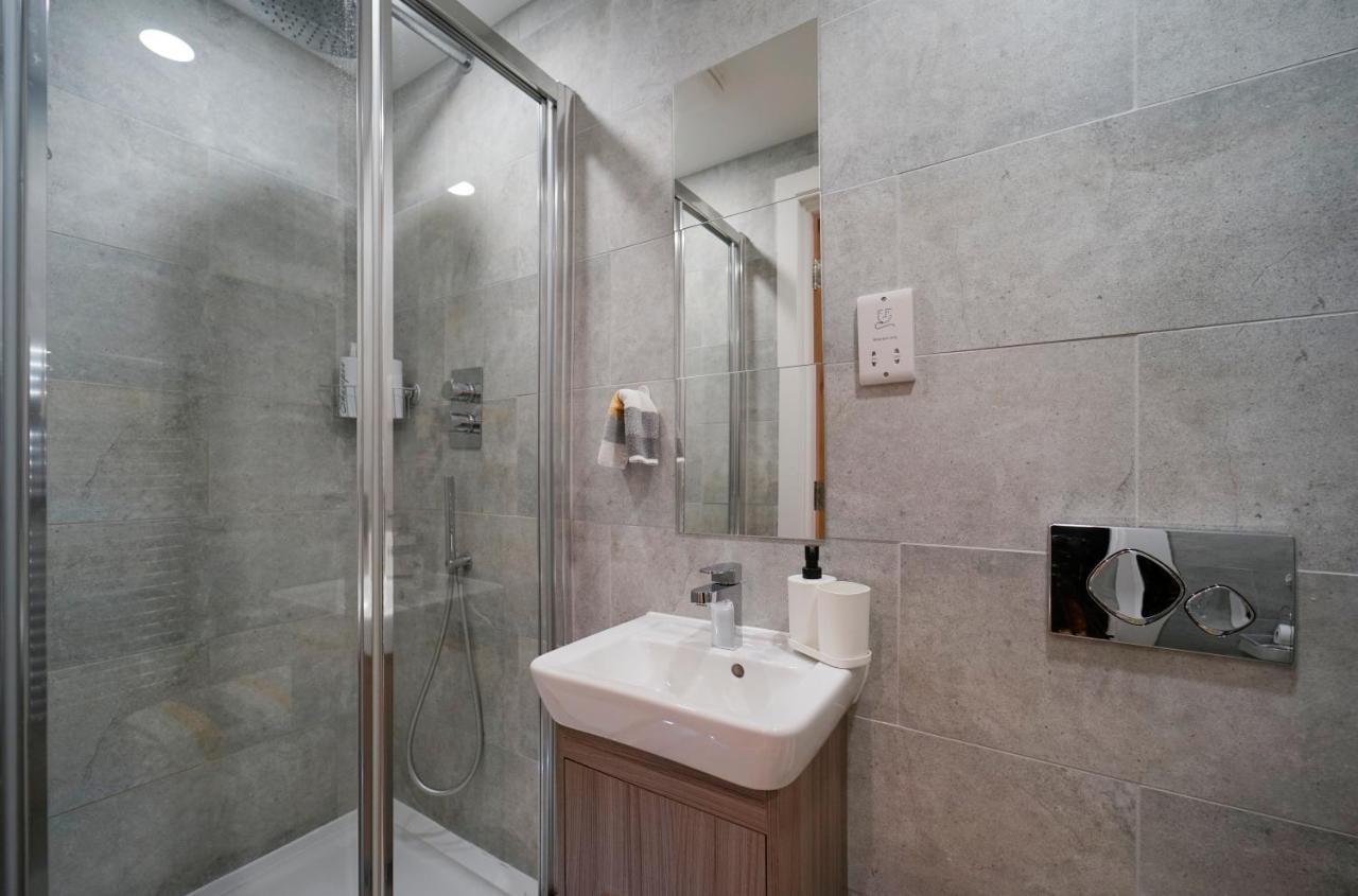Modern 2 Bed Apartment With Juliet Balcony - Dhb Stays Leeds  Eksteriør bilde