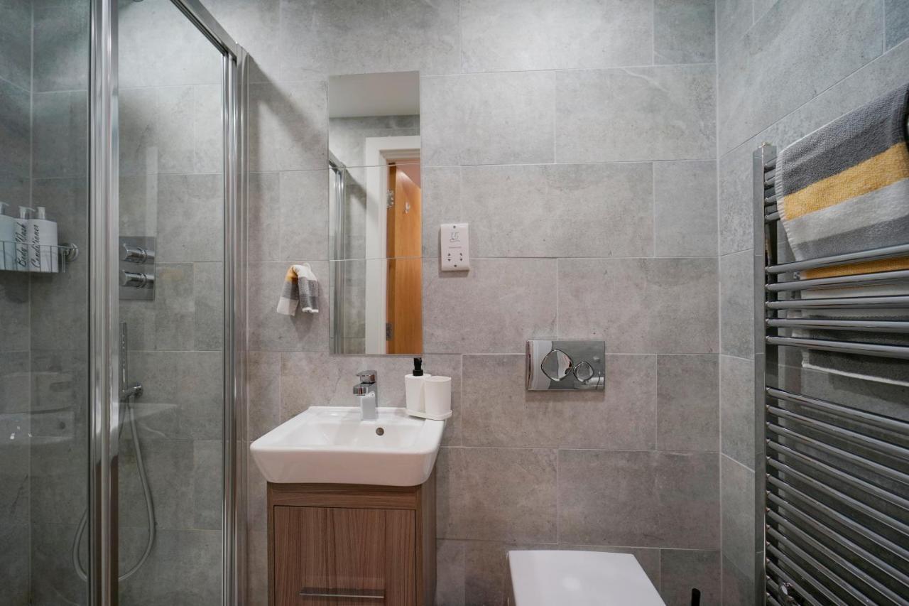 Modern 2 Bed Apartment With Juliet Balcony - Dhb Stays Leeds  Eksteriør bilde